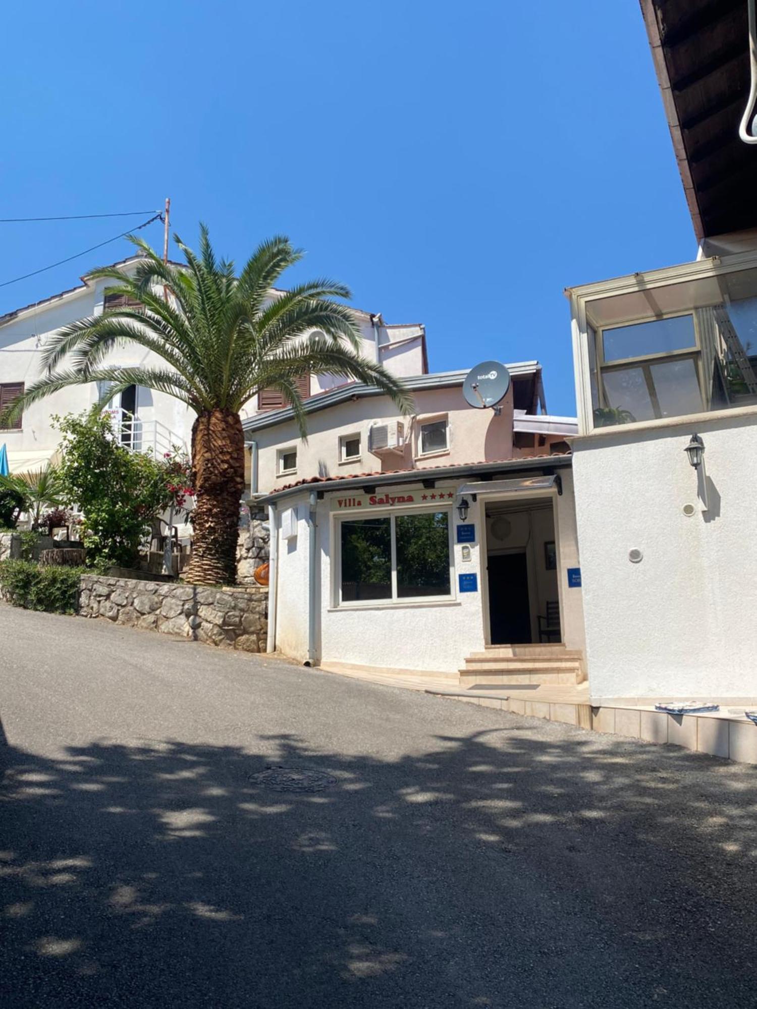 Villa Salyna Icici Exterior photo